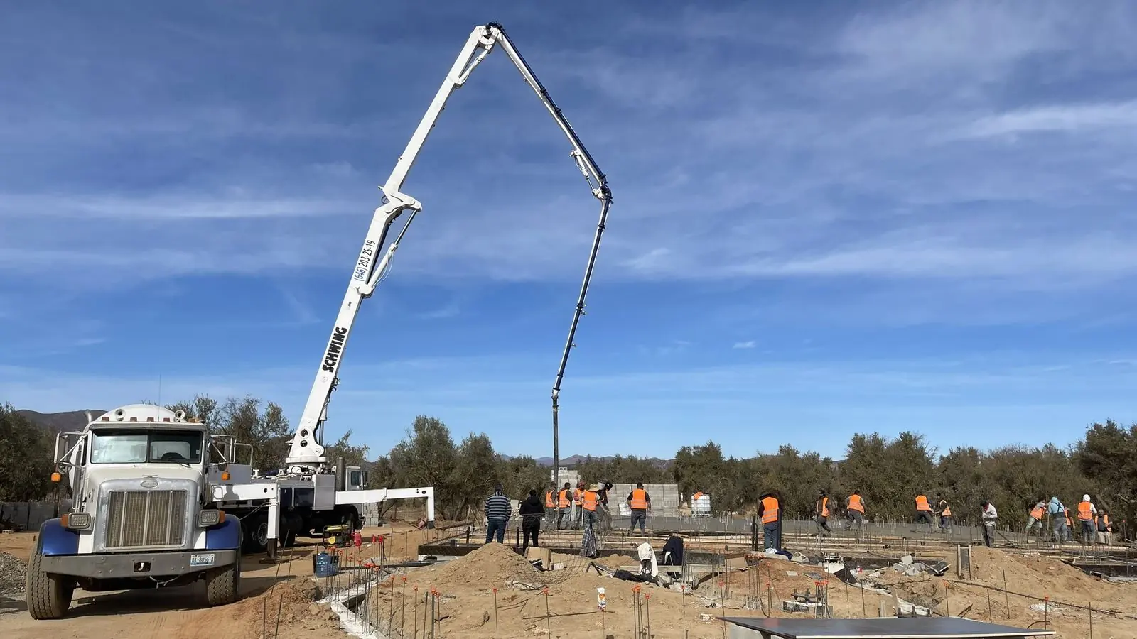Equipo de Concretos del Pacífico en una cimentación